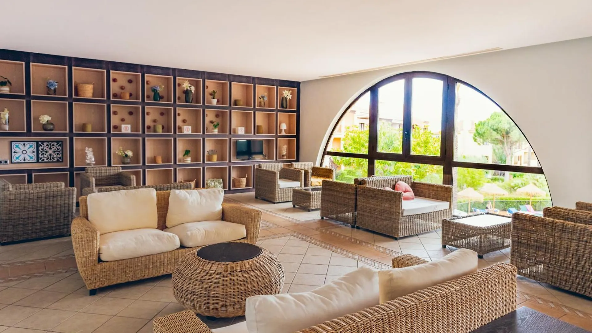 Pierre & Vacances Resort Bonavista De Bonmont Hotel